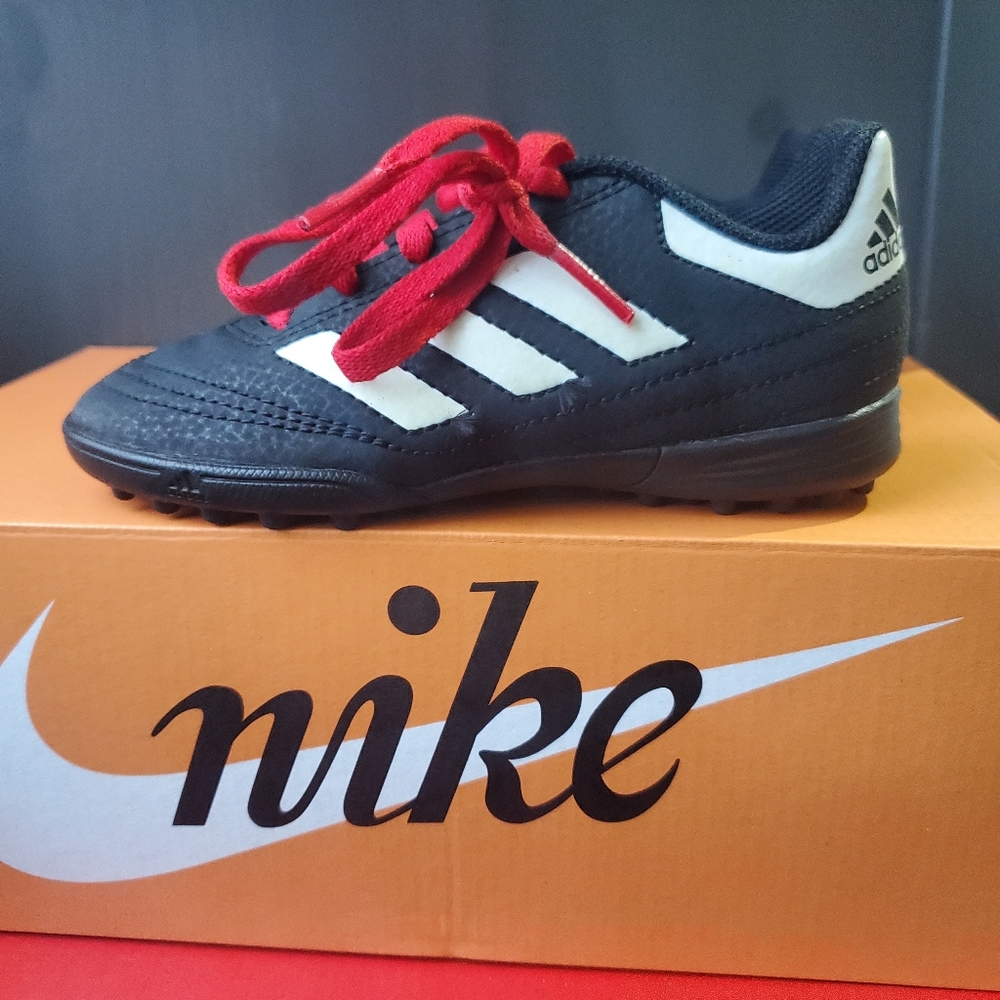 Adidas soccer cleats 10 1/2c